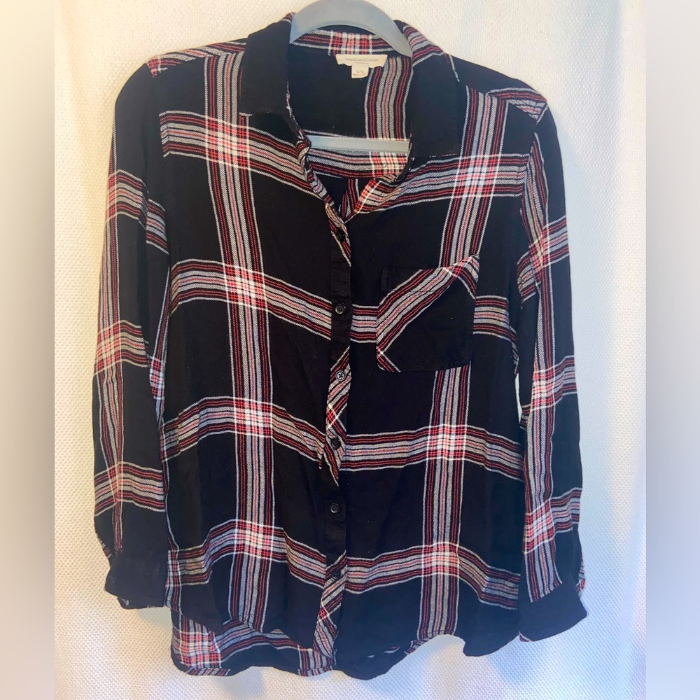 Beachlunchlounge black, white, and red plaid flannel shirt, size L